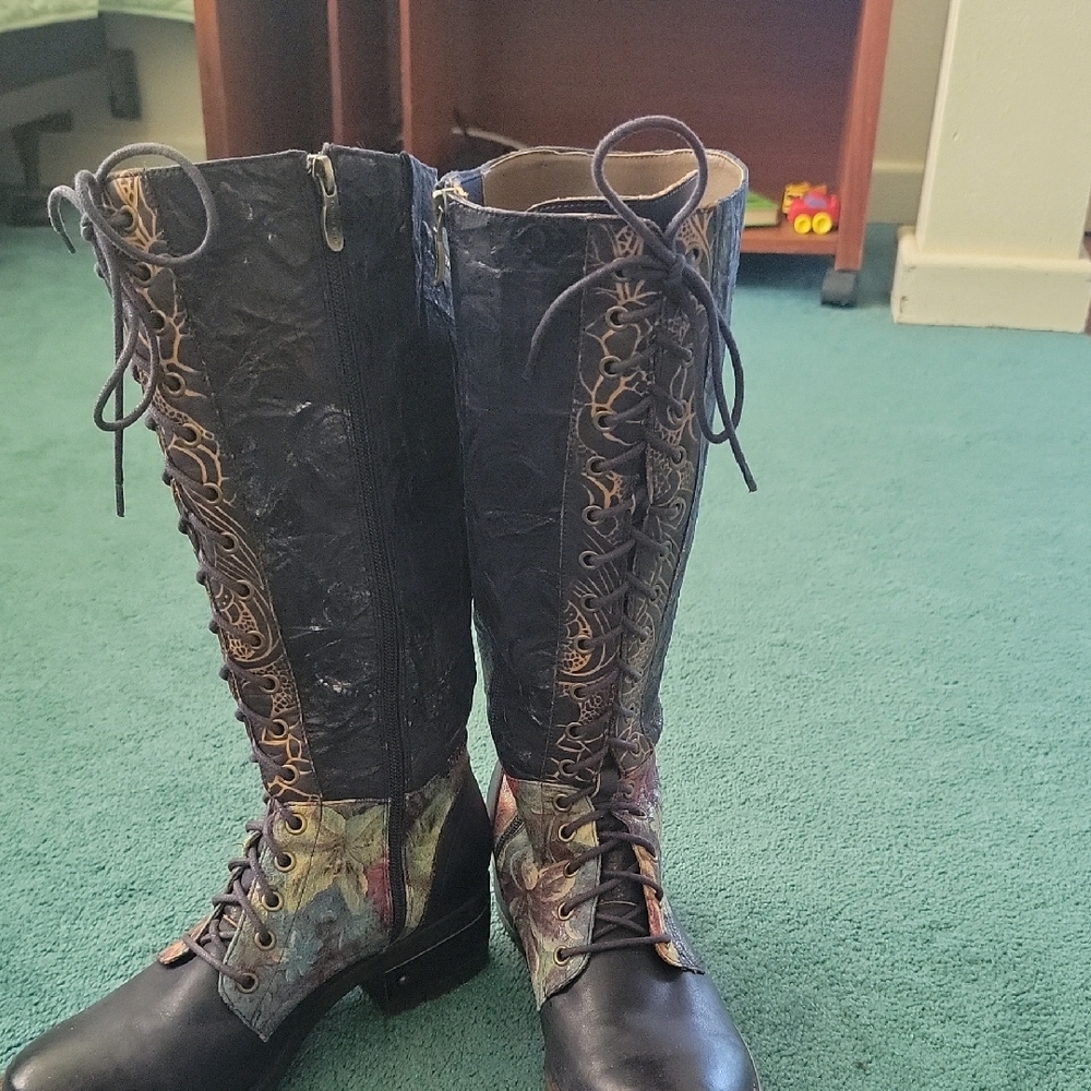 Elegant Lace-Up Women's Boots in Navy Blue With Floral Print.